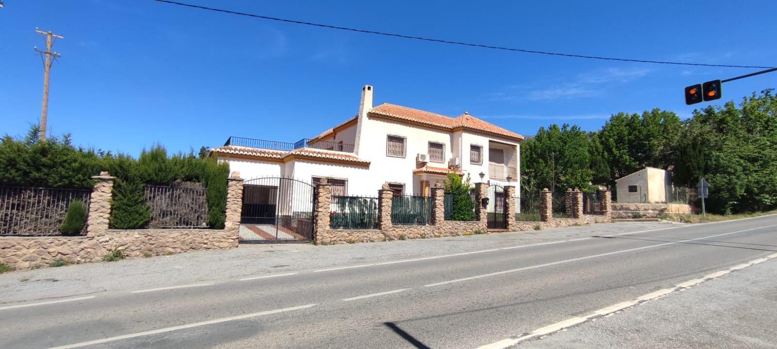 CASA FAMILIAR GRANDE Y LUJOSA EN ÓRGIVA